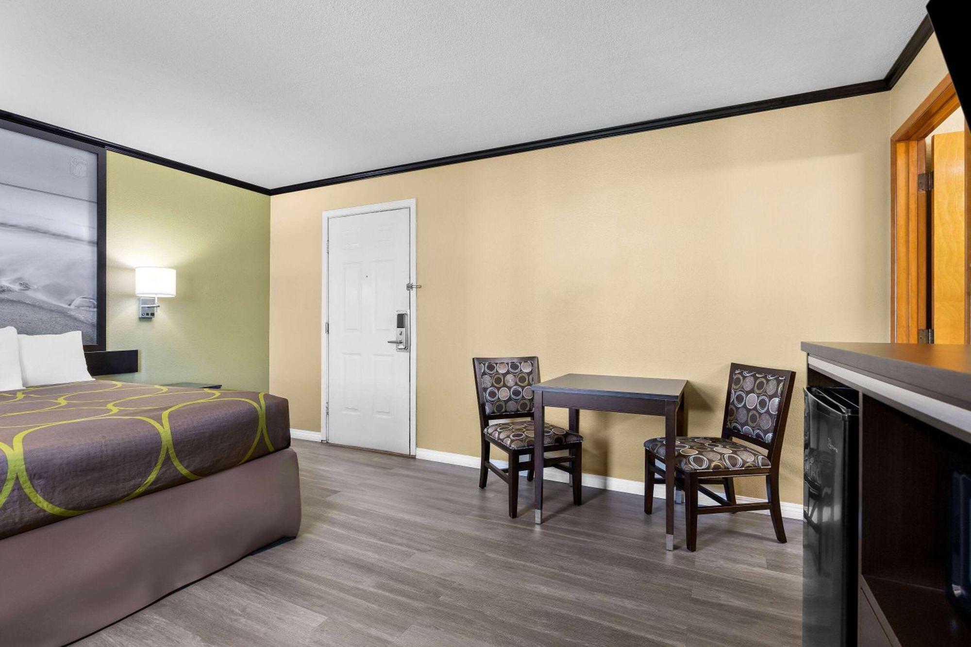 Super 8 By Wyndham Crescent City Exteriér fotografie