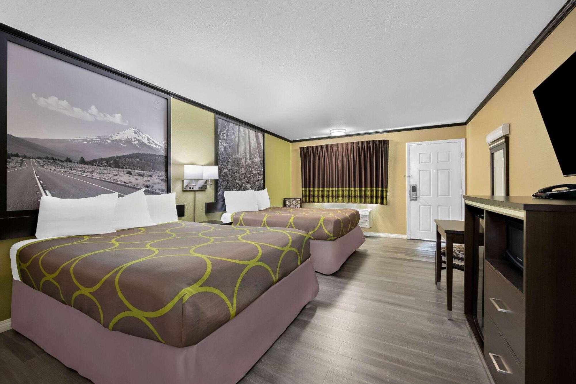 Super 8 By Wyndham Crescent City Exteriér fotografie