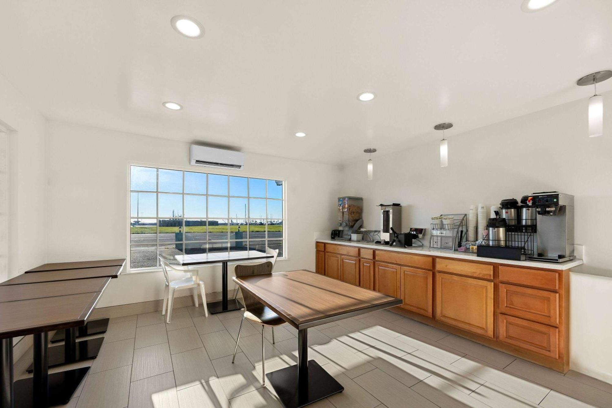 Super 8 By Wyndham Crescent City Exteriér fotografie