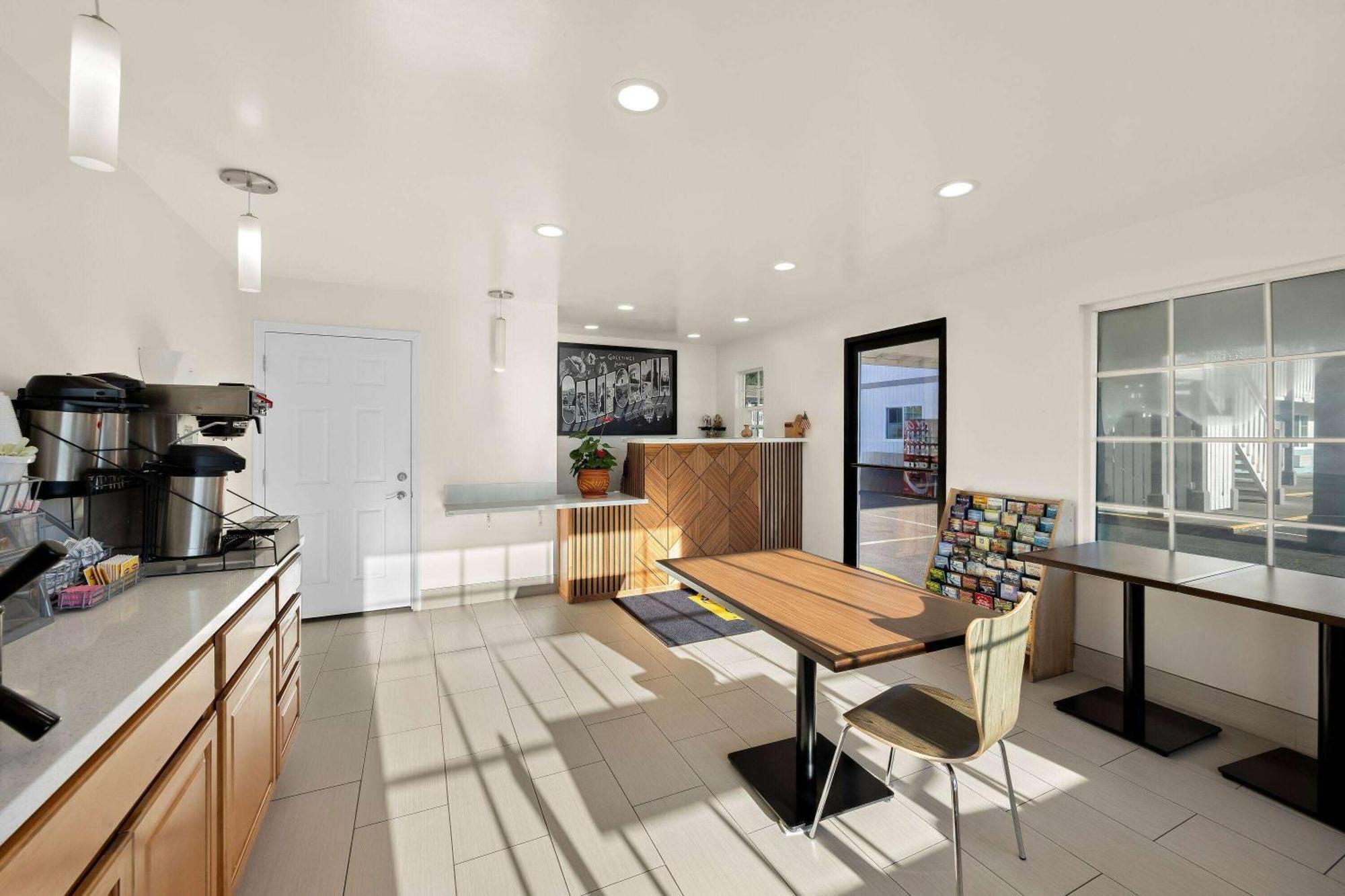 Super 8 By Wyndham Crescent City Exteriér fotografie