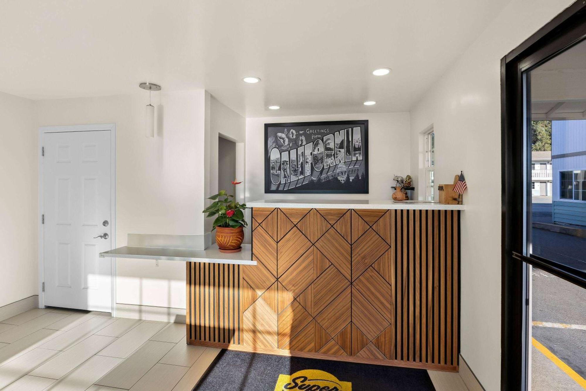 Super 8 By Wyndham Crescent City Exteriér fotografie