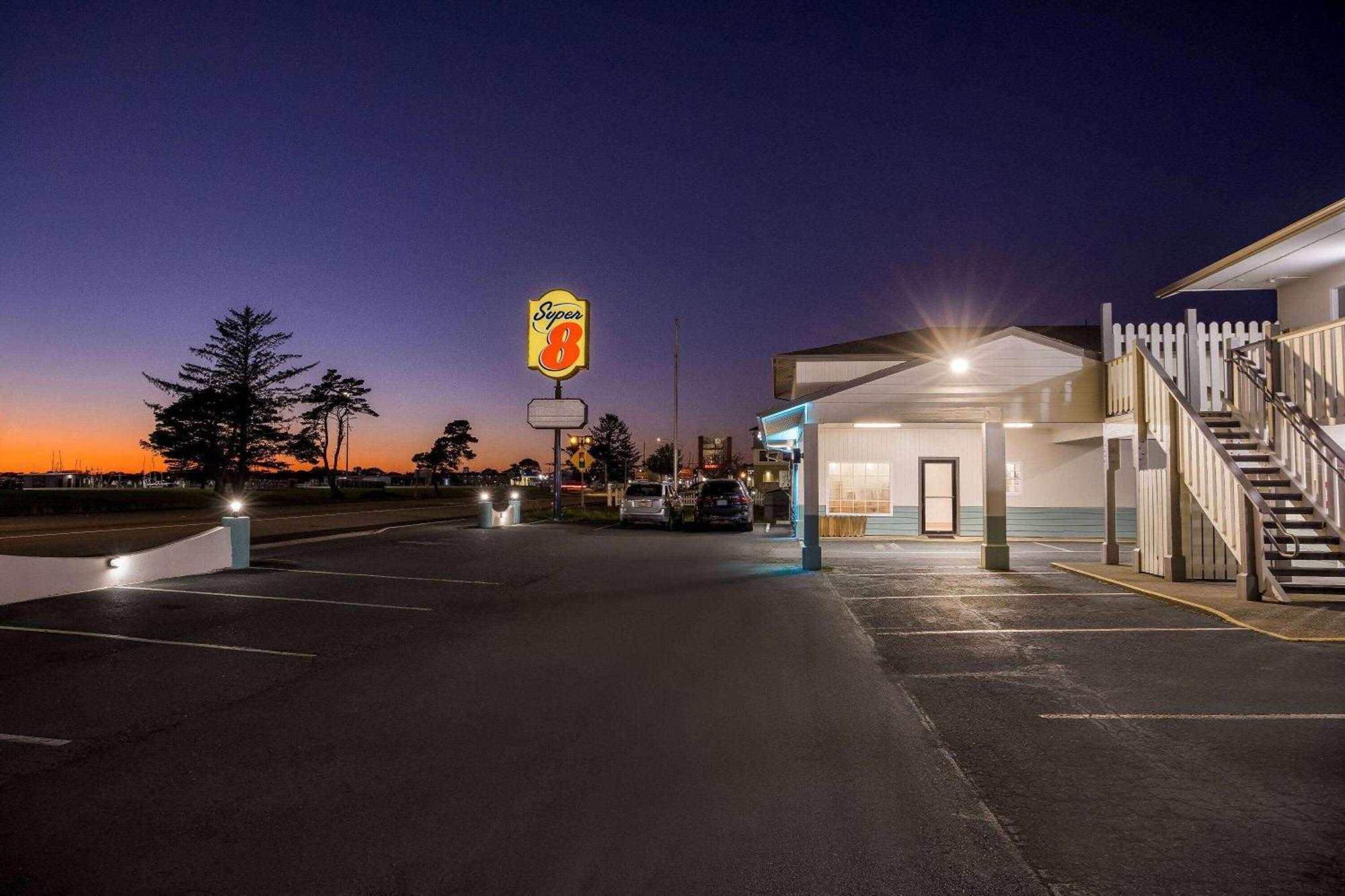 Super 8 By Wyndham Crescent City Exteriér fotografie